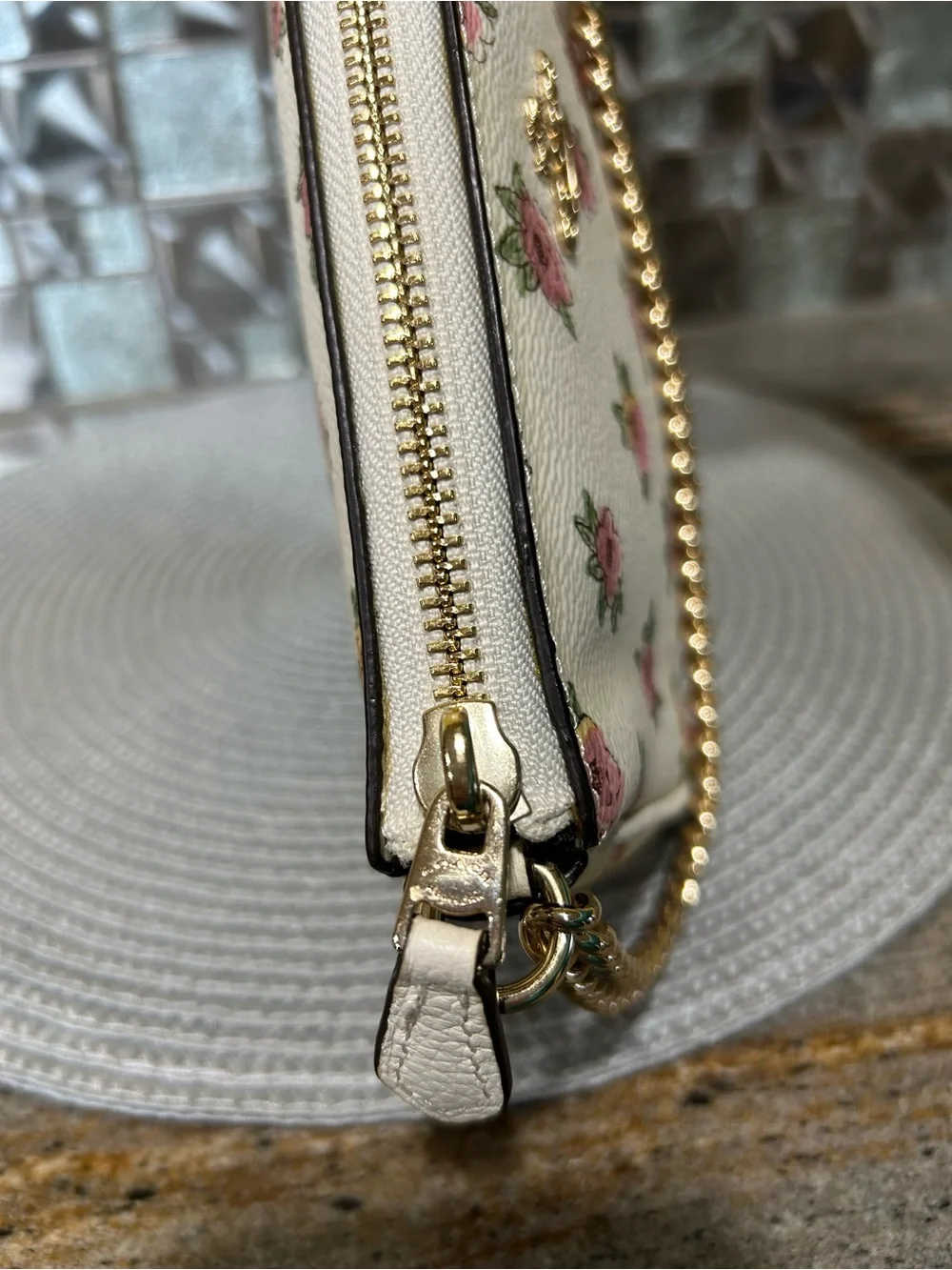Coach compact clutch